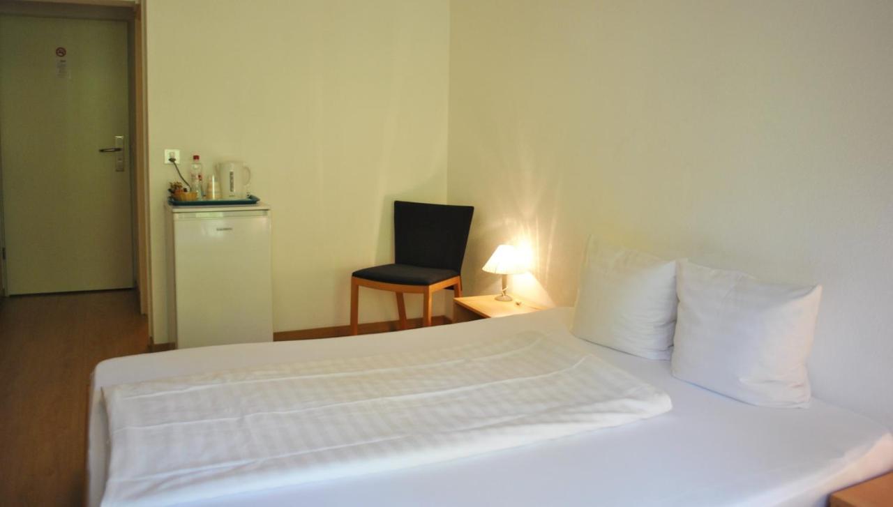 Business Hotel Riverside Дуггинген Экстерьер фото